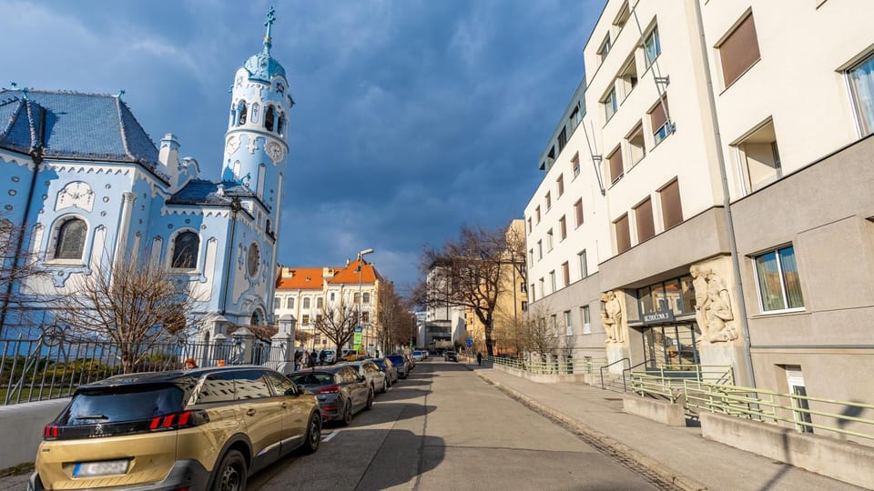 Property building, Day, City view, Street view, Location