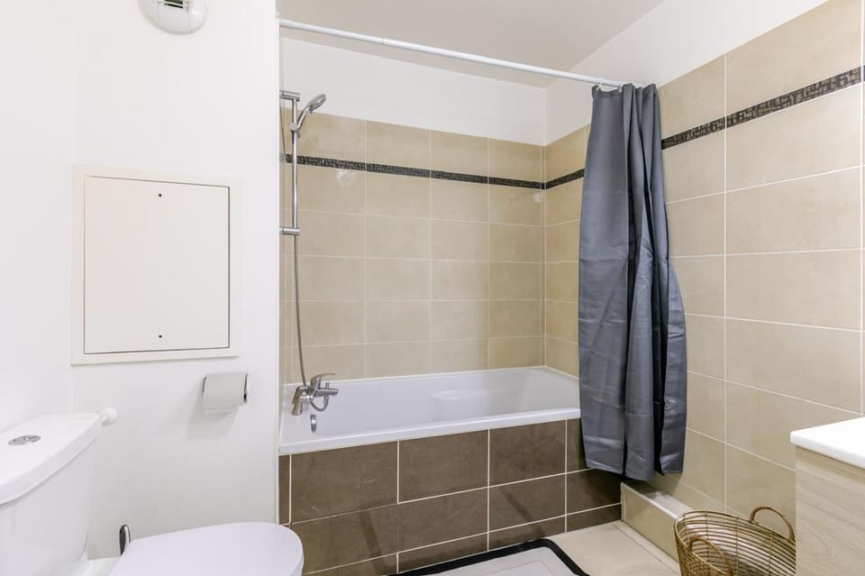 Shower, Toilet, Bathroom, Bath, towels