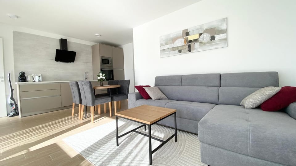 Kitchen or kitchenette, Seating area