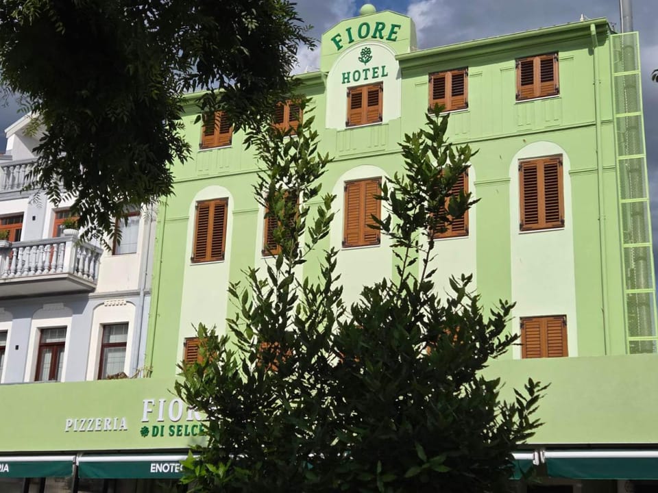 Property building, Day