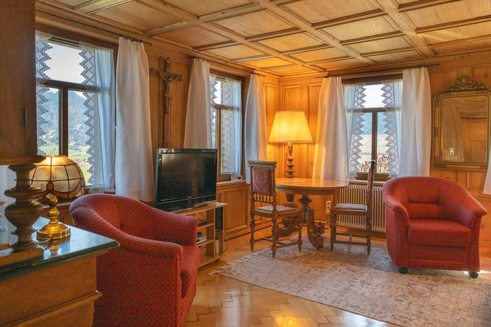 TV and multimedia, Living room, Seating area