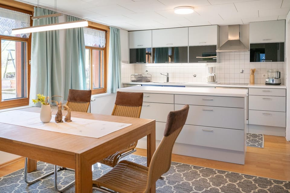 Dining area, kitchen