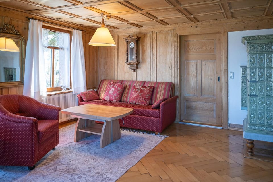Living room, Seating area, oven