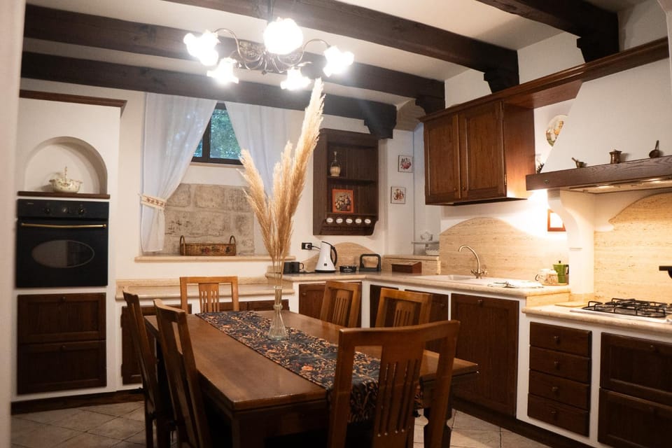 Kitchen or kitchenette, Living room, Seating area, Dining area, stove