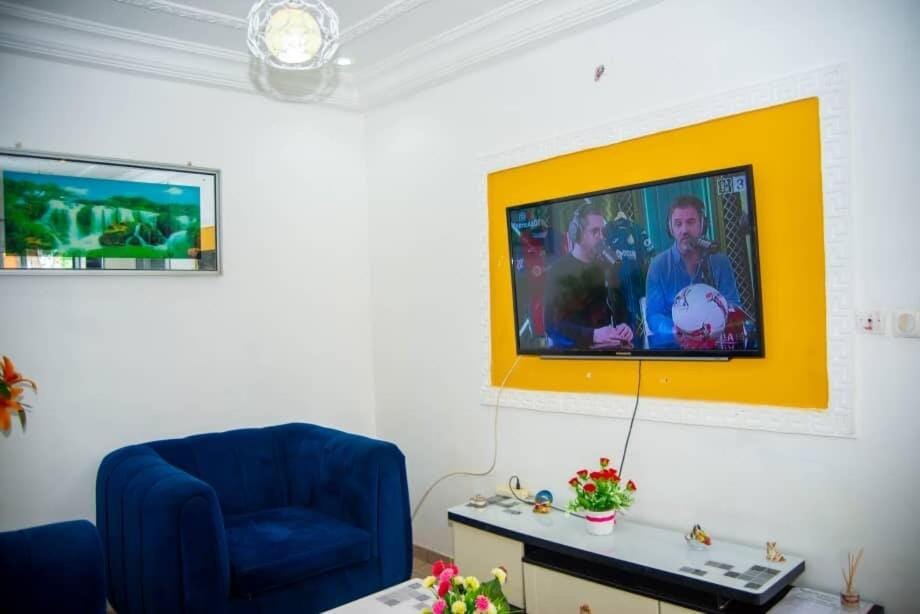 Appartement Fustel City Bonamoussadi Santa Lucia, WiFi, forage, gardien Apartment in Douala
