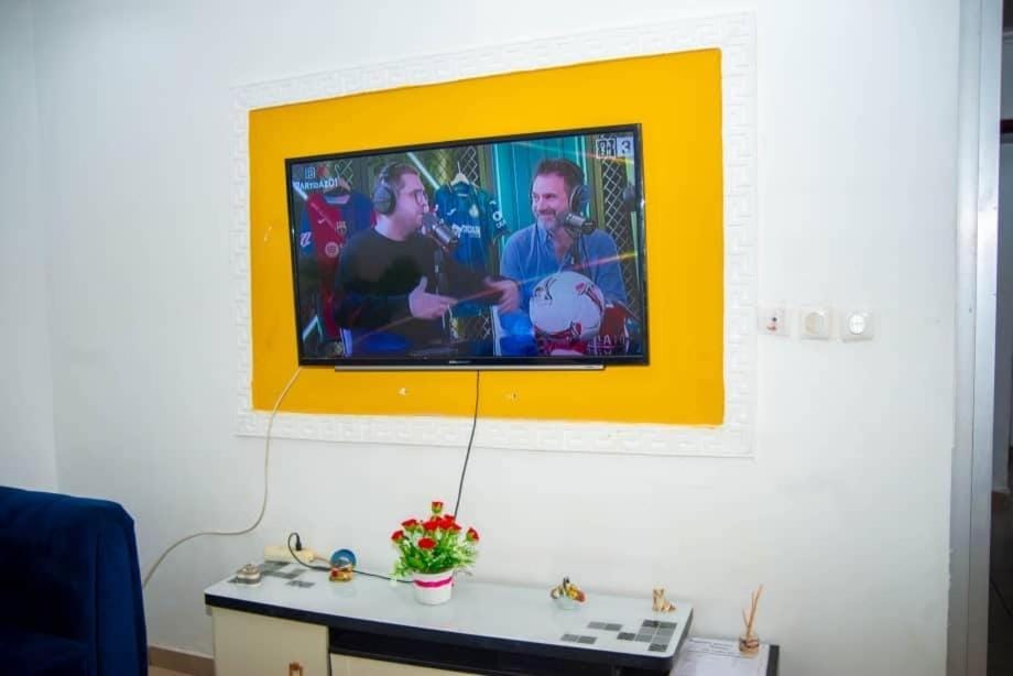 Appartement Fustel City Bonamoussadi Santa Lucia, WiFi, forage, gardien Apartment in Douala
