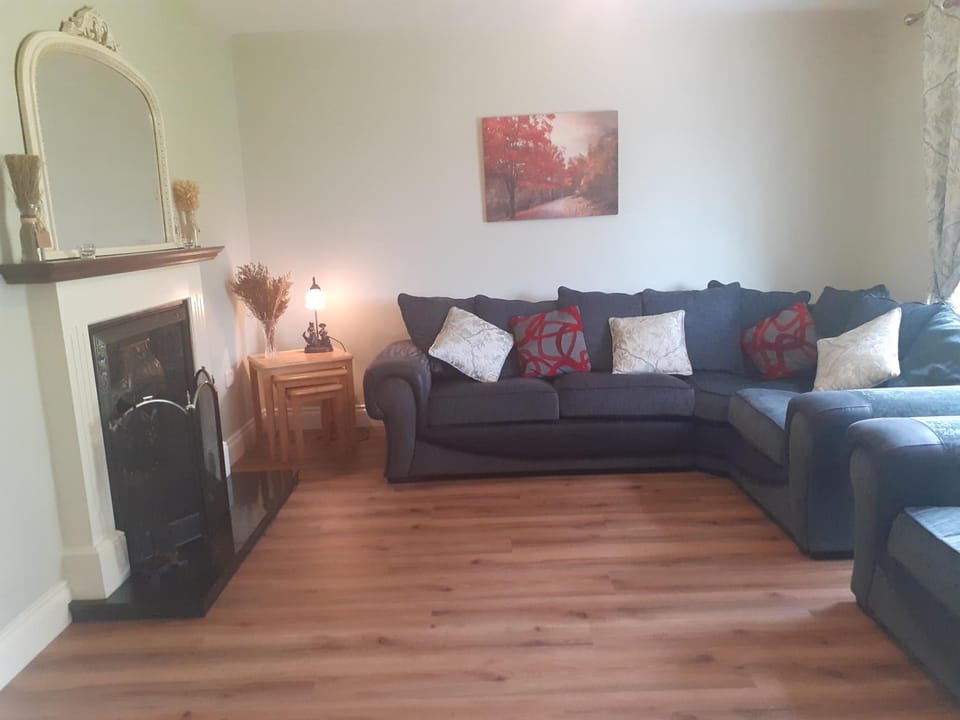 Communal lounge/ TV room, Living room, Seating area