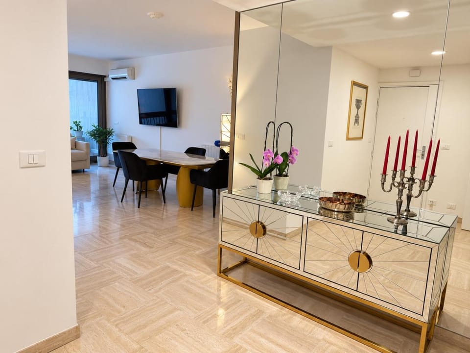 Lounge or bar