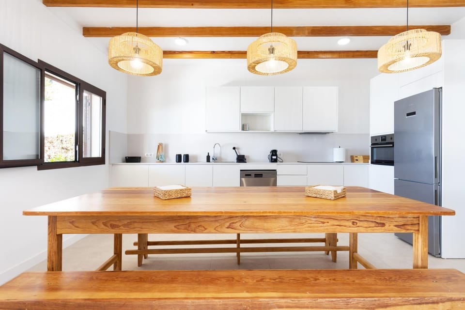 Kitchen or kitchenette, Dining area, stove
