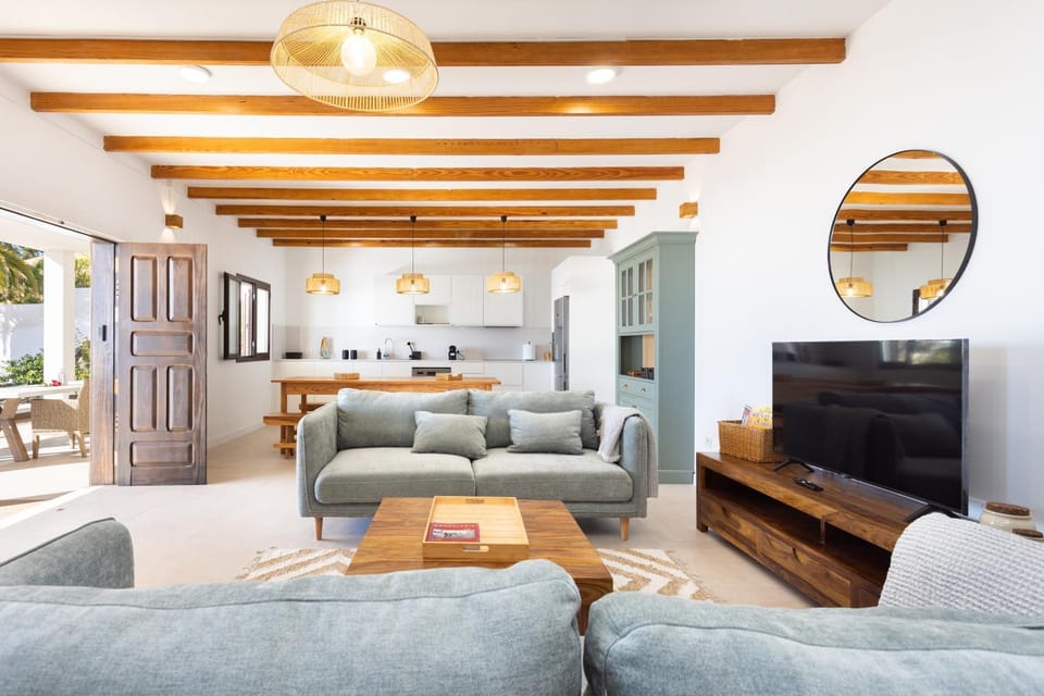 Communal lounge/ TV room, TV and multimedia, Living room, Seating area, Breakfast