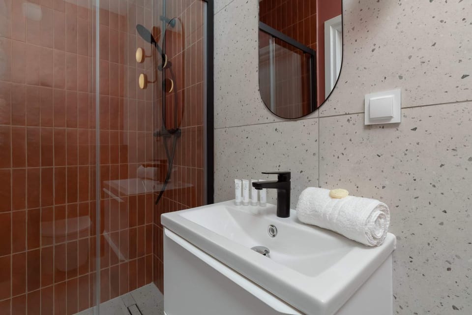 Shower, Bathroom, towels