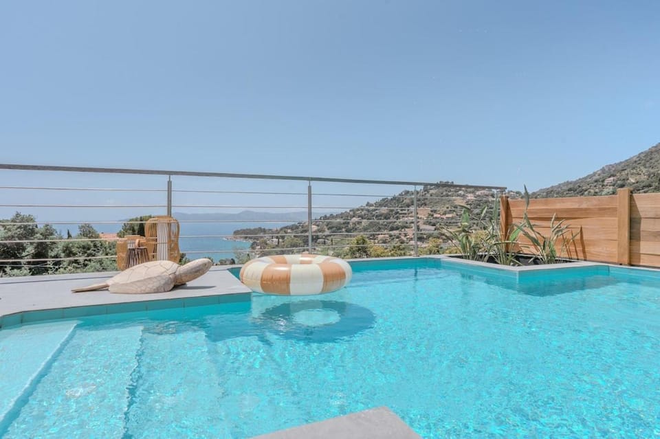 Rooftop villa in Lavandou, panoramic view Apartment in Le Lavandou