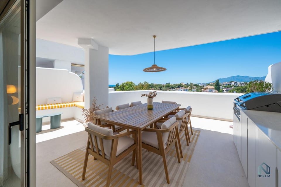 Natural landscape, Balcony/Terrace, Dining area, Mountain view