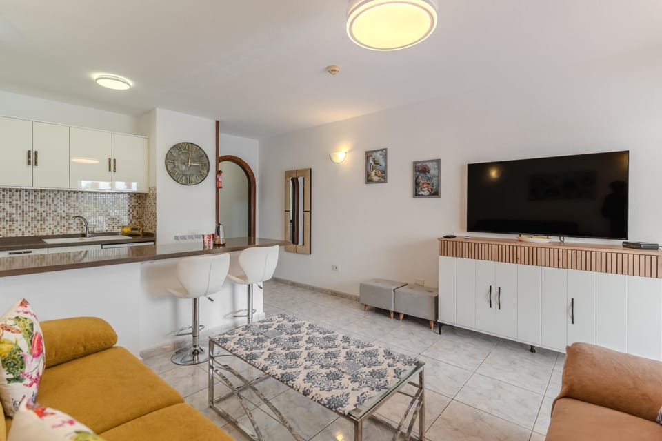 TV and multimedia, Kitchen or kitchenette, Seating area