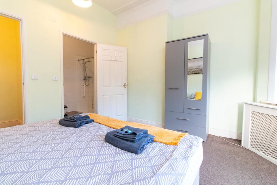 Thornbury Guest House Room 2 Bed and Breakfast in Southampton