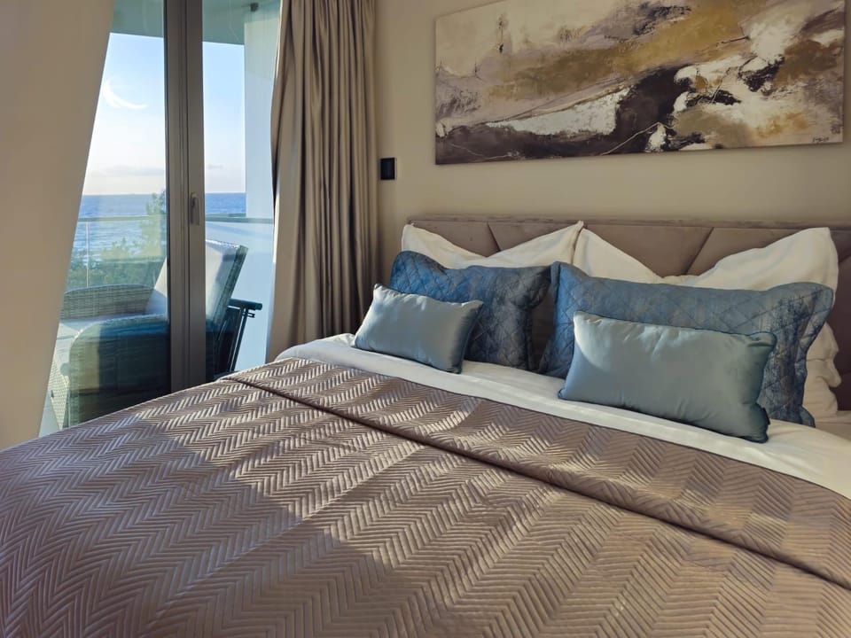 Bed, Bedroom, Sea view