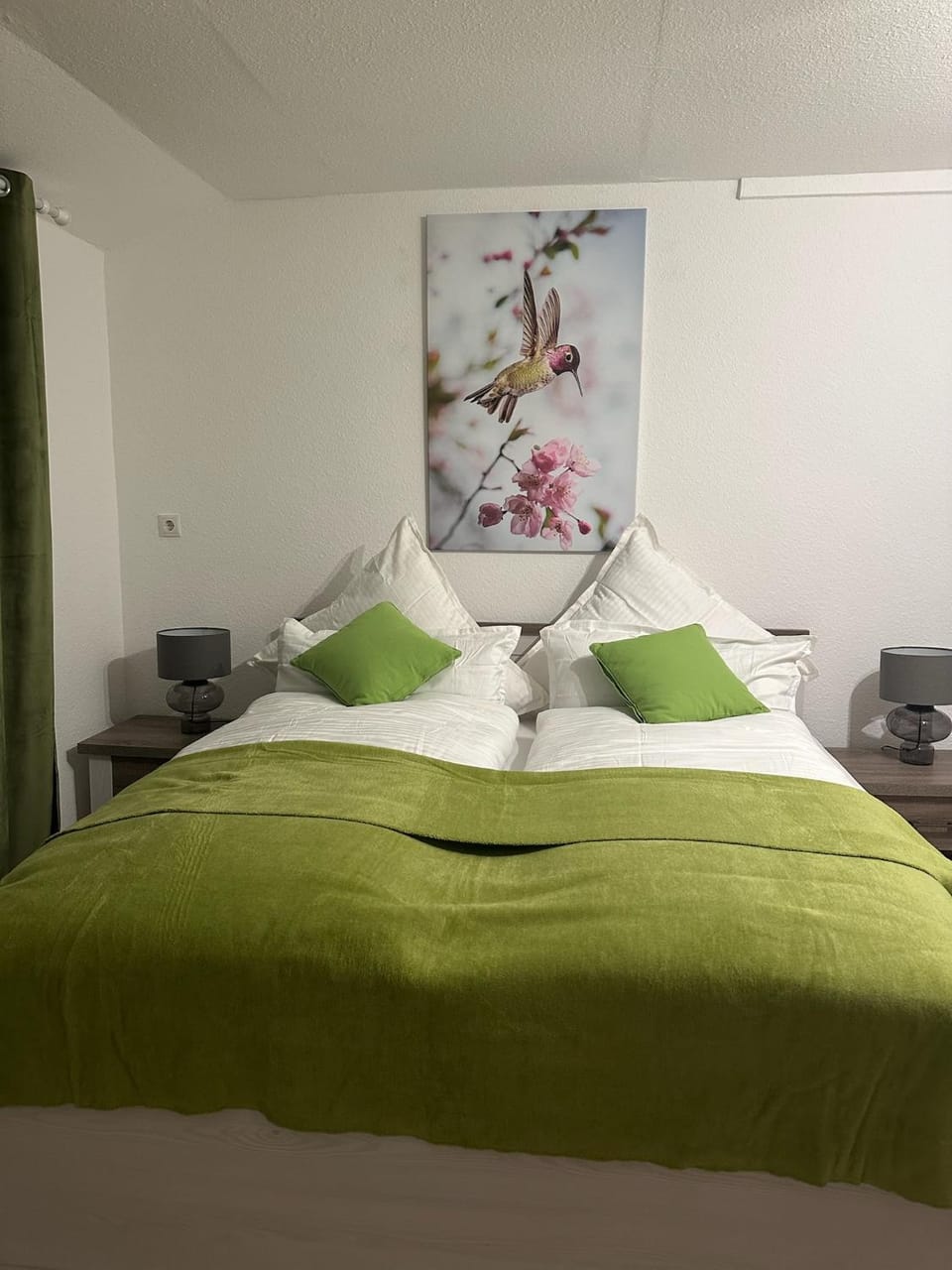 Bed, Photo of the whole room, Bedroom