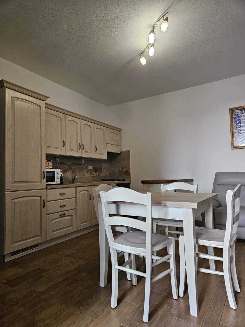 Kitchen or kitchenette, Dining area, stove