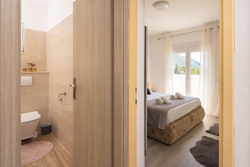 Bed, Bathroom, Bedroom, towels