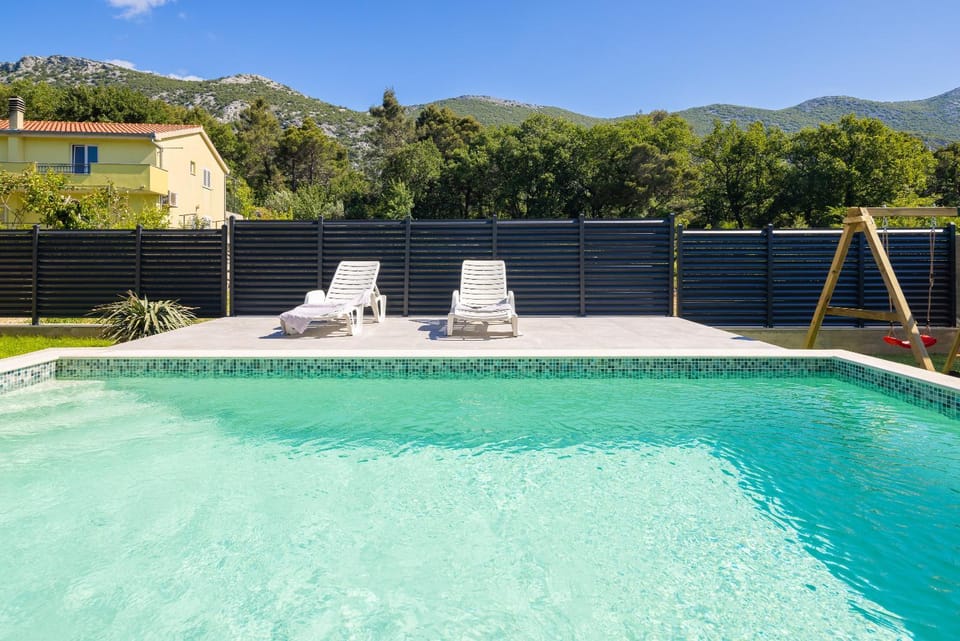 Natural landscape, Mountain view, Pool view, Swimming pool, sunbed