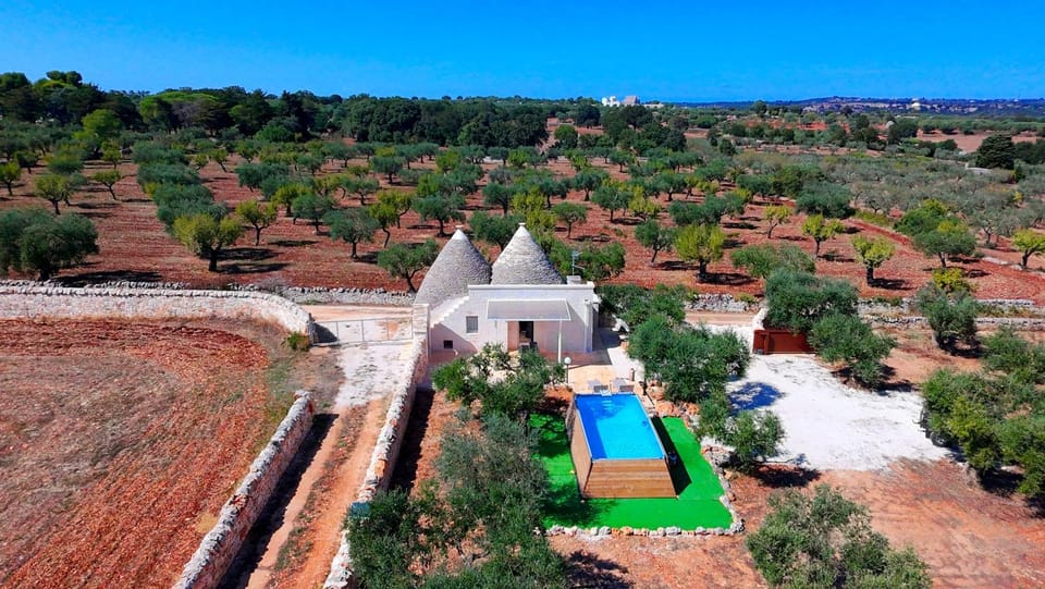 Trullo dueConi Villa in Apulia