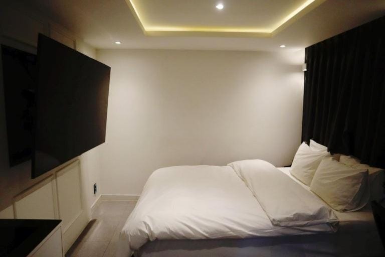 Bed, TV and multimedia