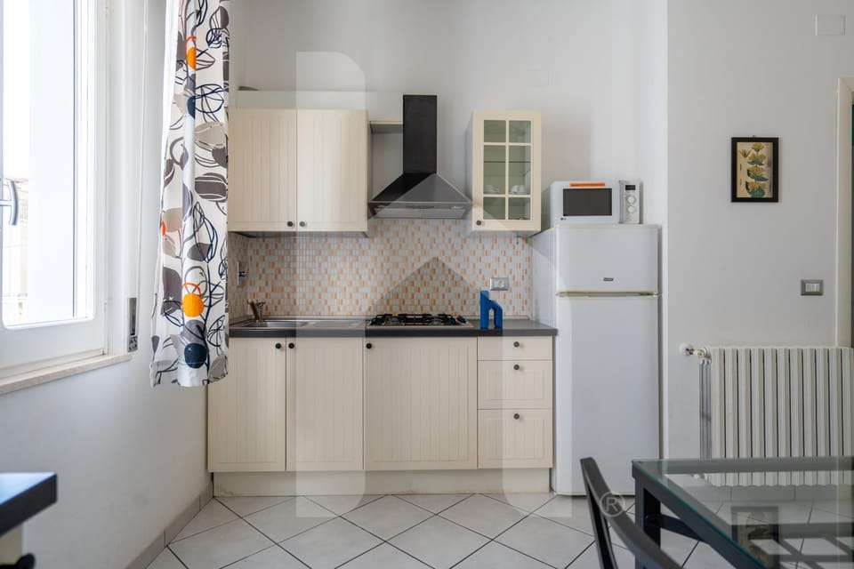 Kitchen or kitchenette, Dining area, stove