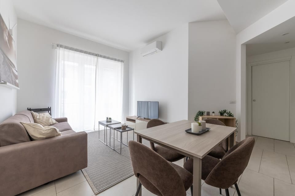 Living room, Seating area, Dining area, air conditioner