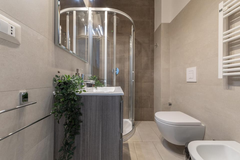 Shower, Toilet, Bathroom, bidet, towels