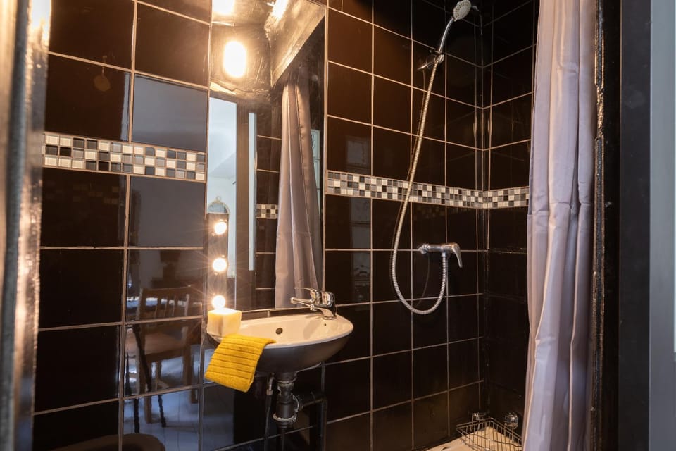 Shower, Bathroom, towels