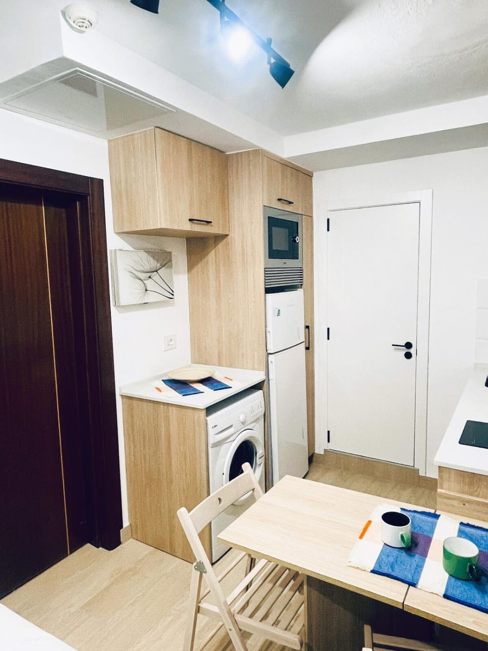 Kitchen or kitchenette, stove, washing machine