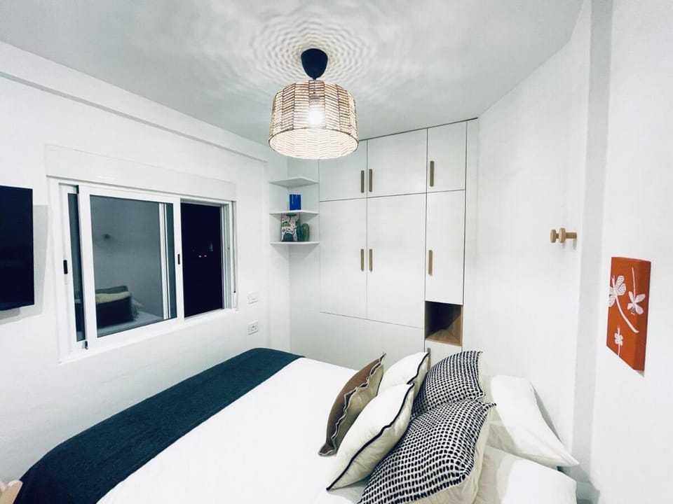 Photo of the whole room, Bedroom