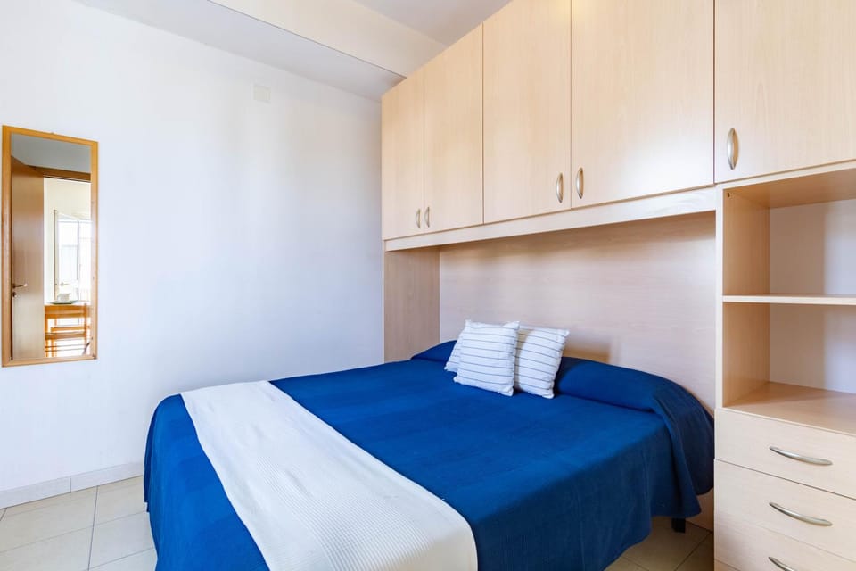 Bed, Photo of the whole room, Bedroom, wardrobe