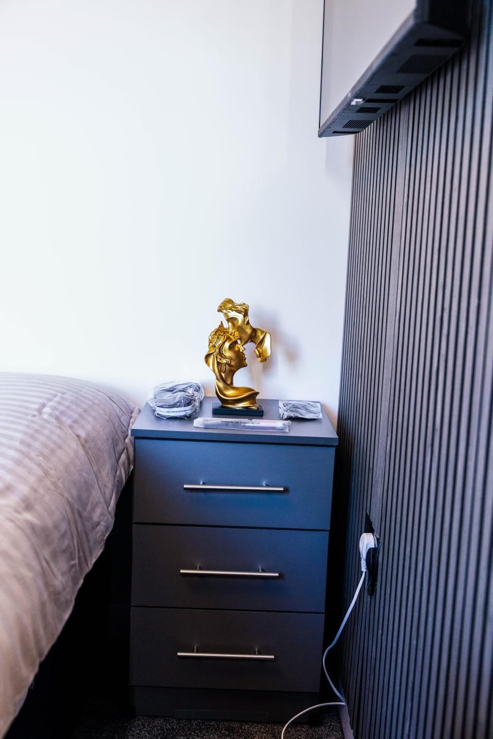 Luxury 2-bed apartment in Dartford town centre, offering stylish contemporary interiors and a comfortable home from home Apartment in Dartford