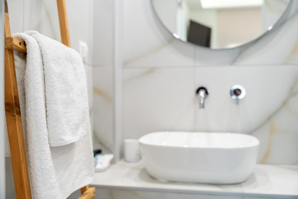 Bathroom, towels