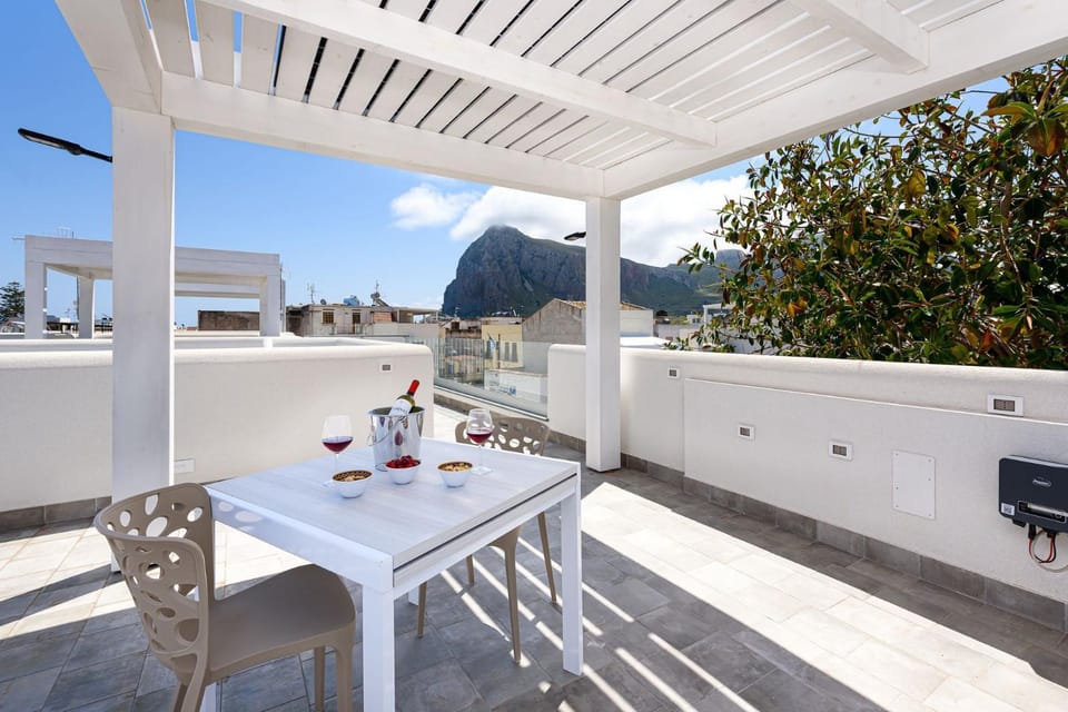 Balcony/Terrace, Mountain view