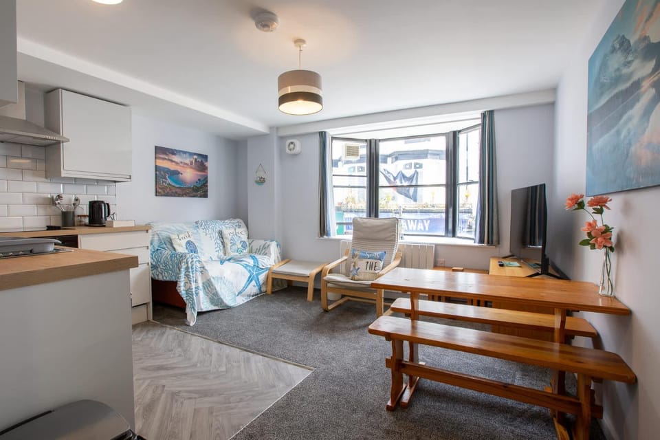 Land Ahoy- Harbour & High Street Apartment Apartment in Brixham