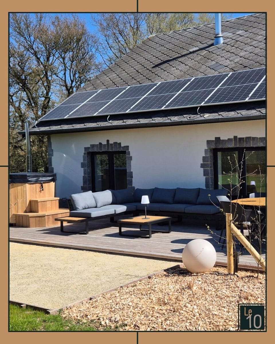 Property building, Patio, Hot Tub, Garden view