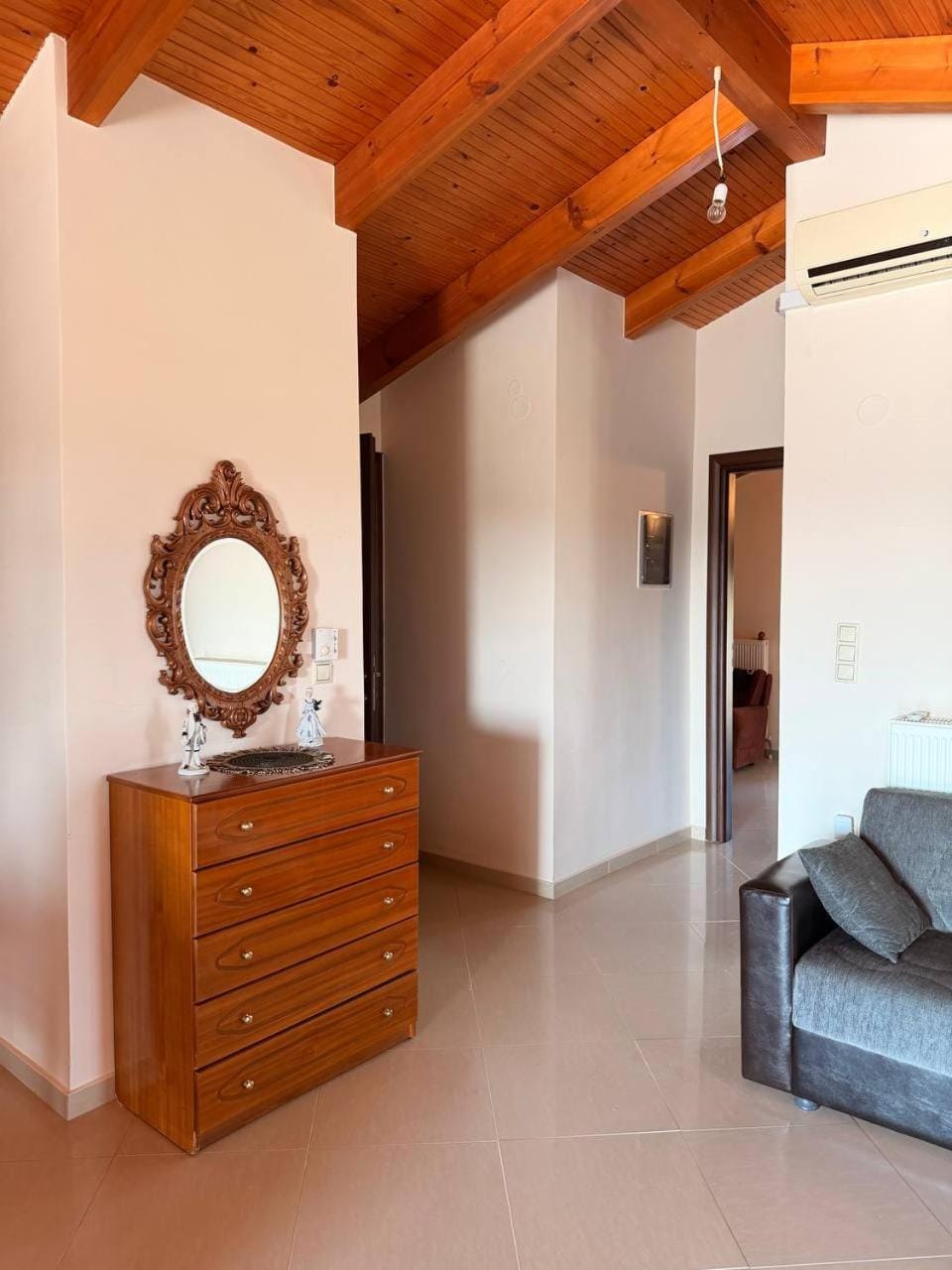 Living room, Photo of the whole room, Seating area