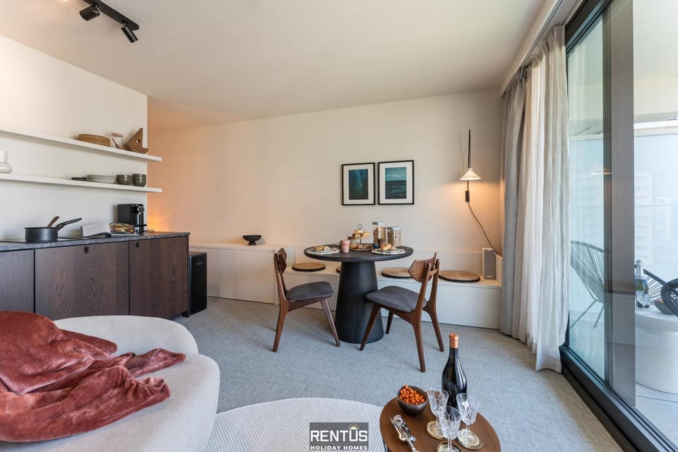 Kitchen or kitchenette, Living room, Seating area, Dining area