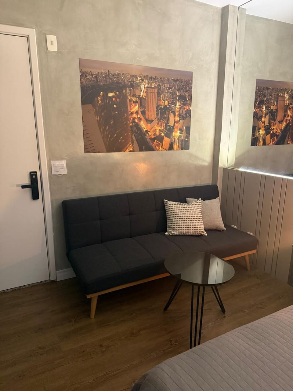 Bed, Seating area