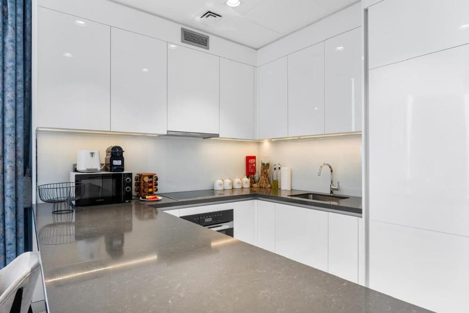 Coffee/tea facilities, Kitchen or kitchenette, dishwasher, oven