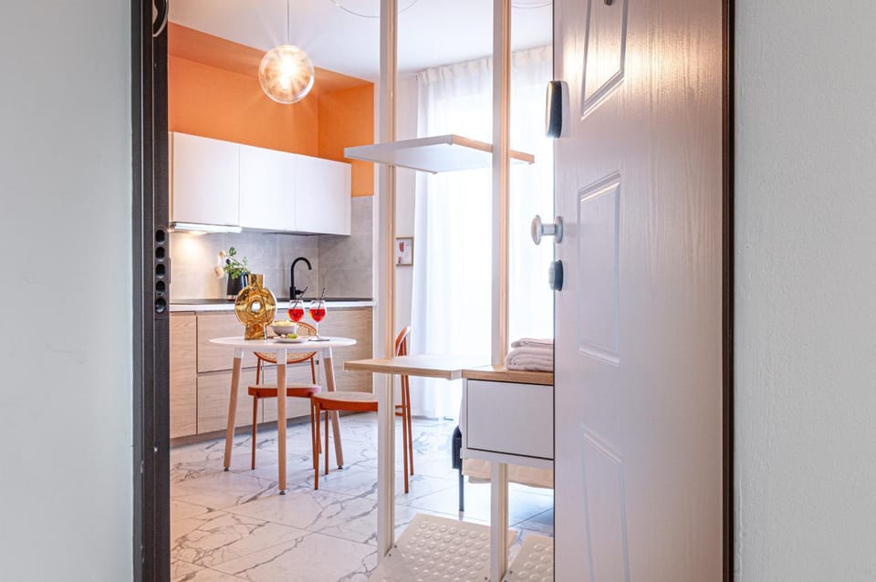 Kitchen or kitchenette, Dining area, stove