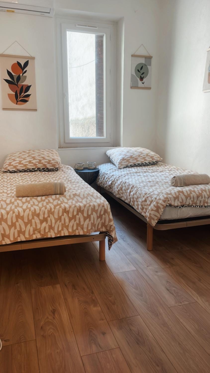 Bed, Photo of the whole room, Bedroom