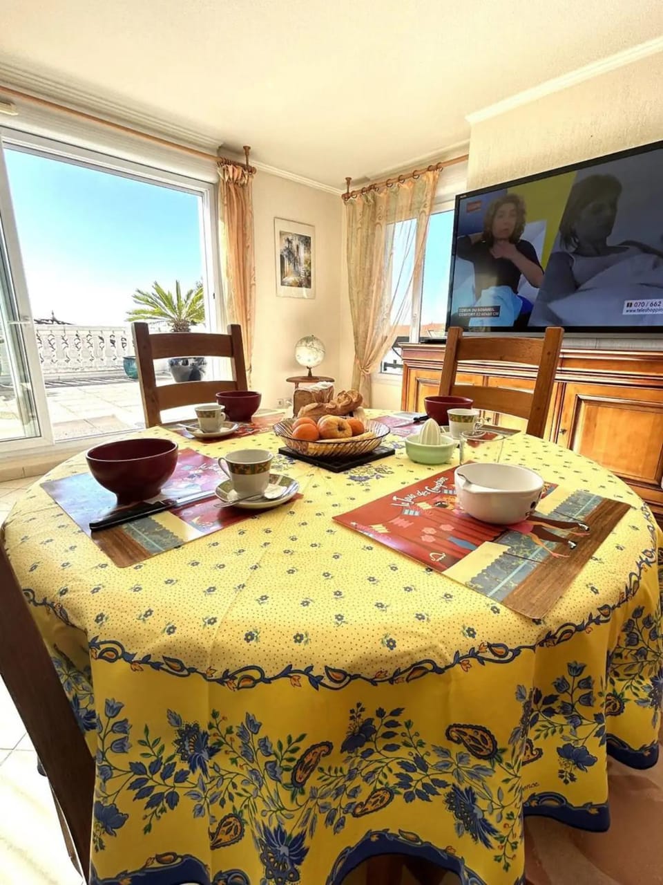 Living room, Dining area