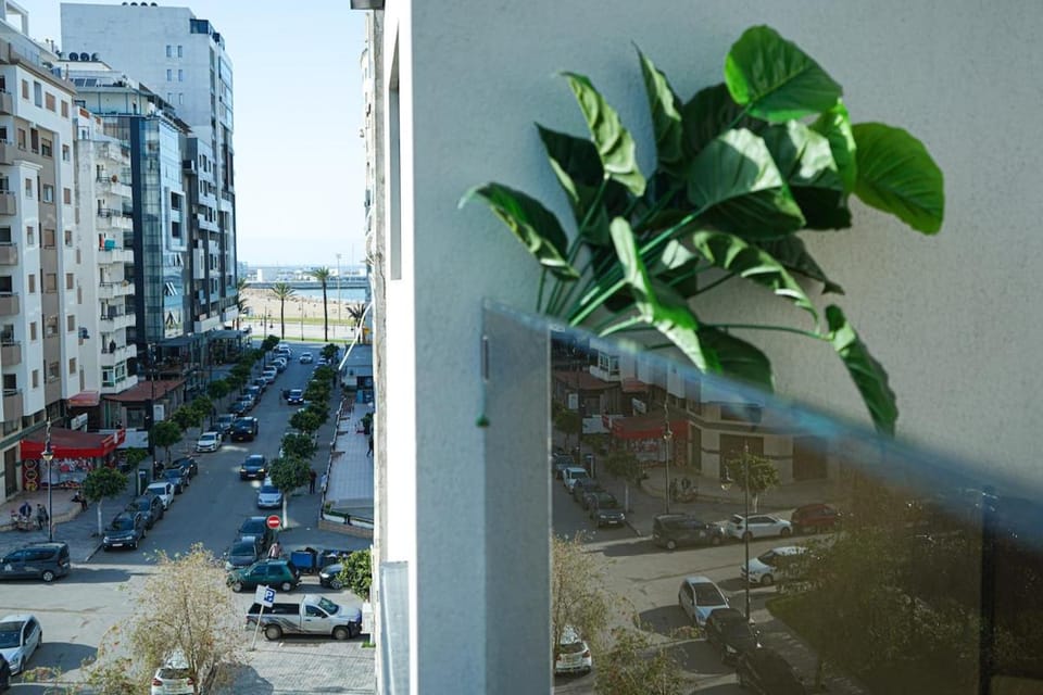 Property building, Day, Neighbourhood, Bird's eye view, City view, Street view, Location, Parking