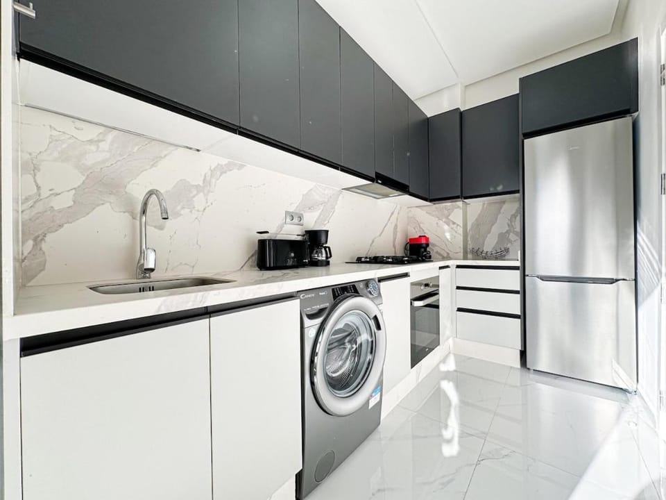 Coffee/tea facilities, Kitchen or kitchenette, dishwasher, oven, pet friendly, stove, toaster, washing machine, dryer