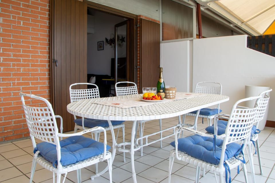 View (from property/room), Balcony/Terrace, Dining area