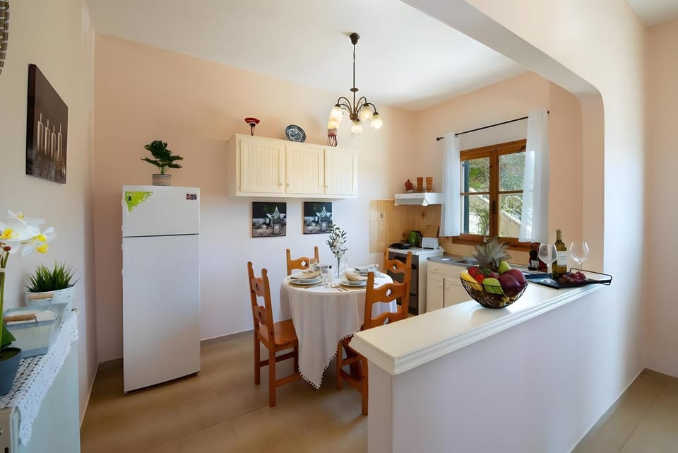 Property building, Kitchen or kitchenette, Living room