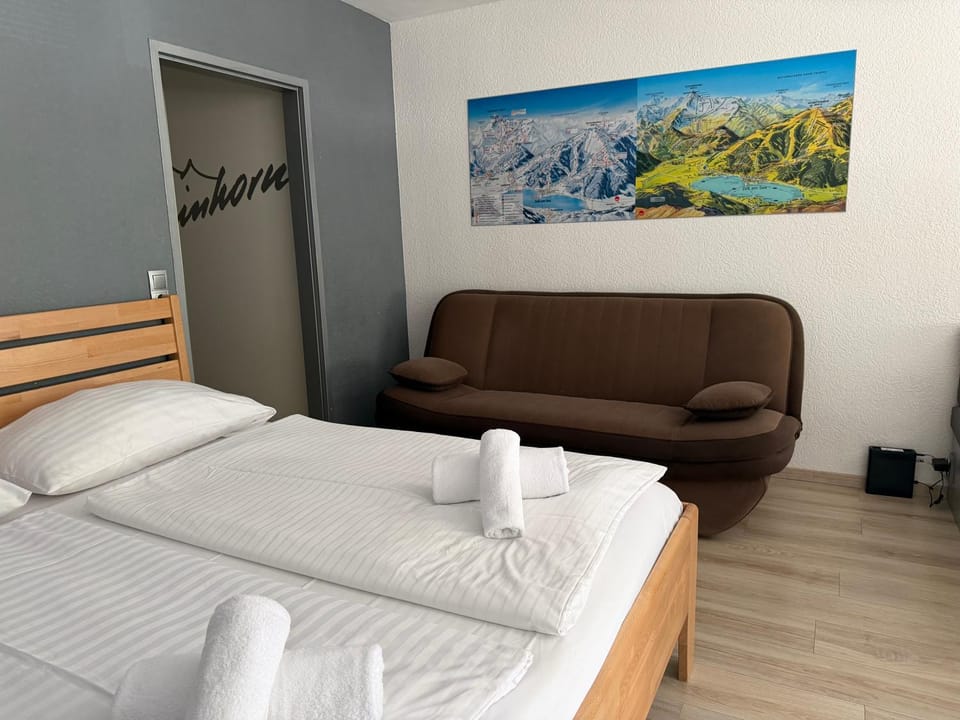Bed, Seating area, towels
